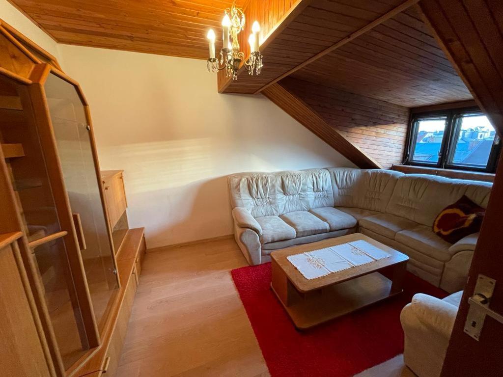 شقة Attic Flat In The Center براتسيلافا المظهر الخارجي الصورة